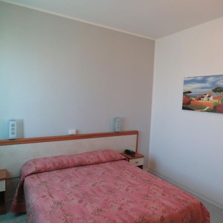 Hotel Marta Forli Bagian luar foto