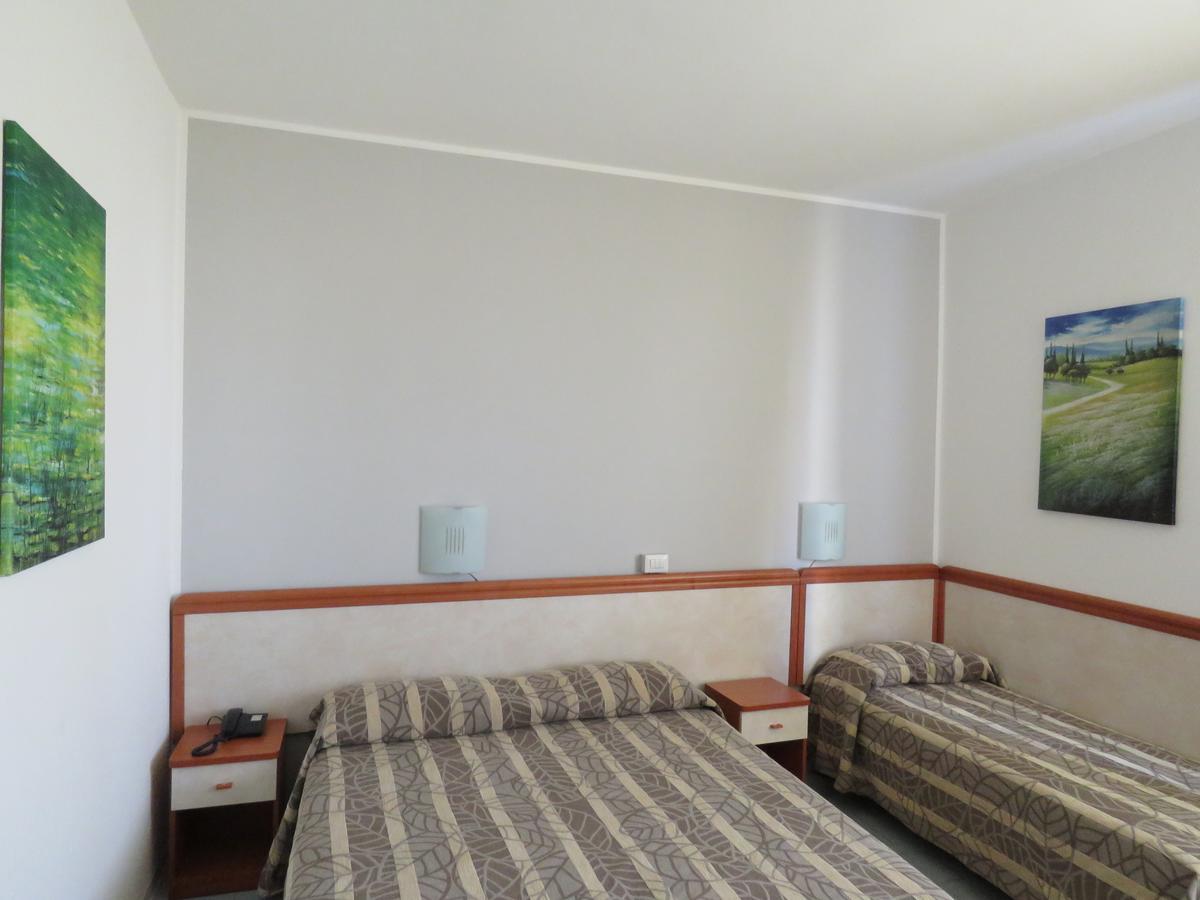 Hotel Marta Forli Bagian luar foto