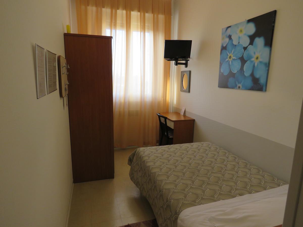 Hotel Marta Forli Bagian luar foto