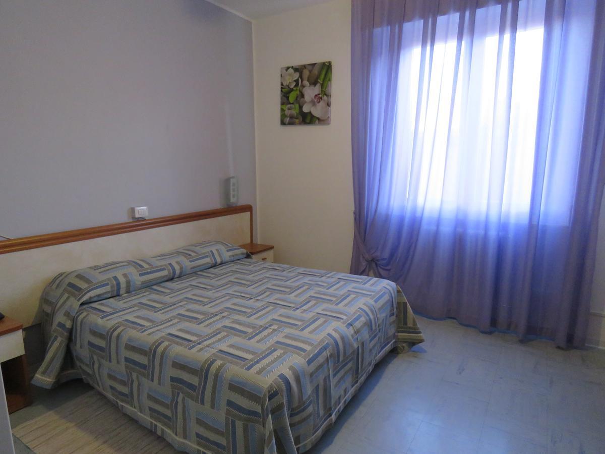 Hotel Marta Forli Bagian luar foto