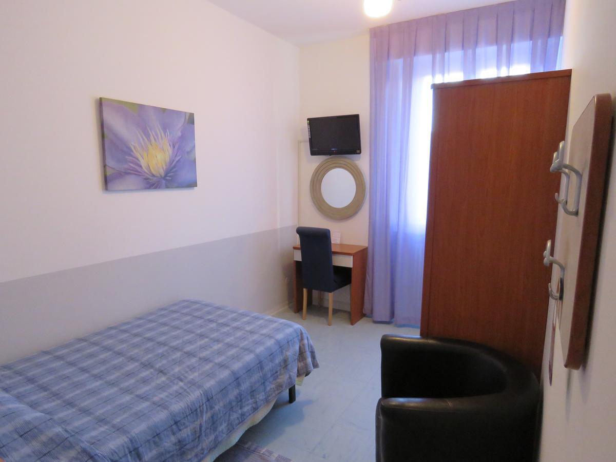 Hotel Marta Forli Bagian luar foto